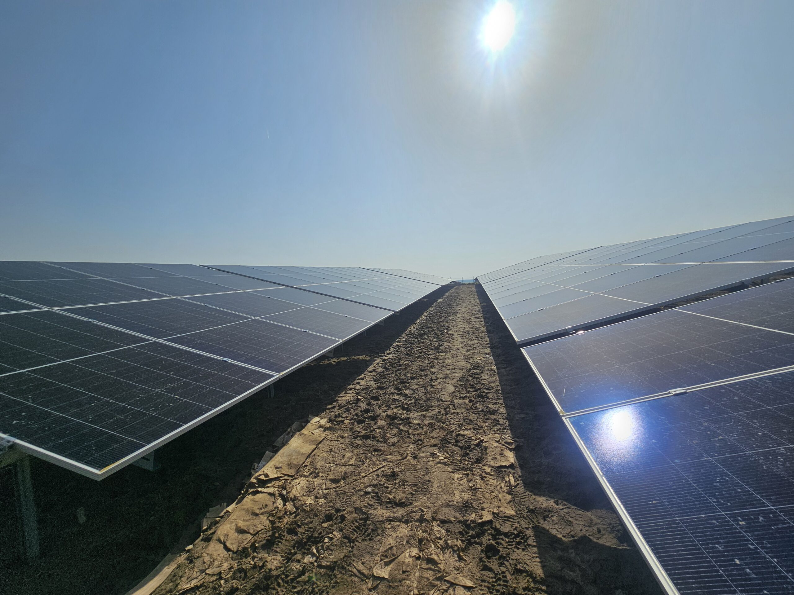 farma fotowoltaiczna Greenstor WEST 730W moduły fotowoltaiczne na farmy PV panele słoneczne